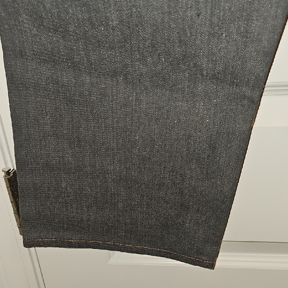 NWT Levi's Men's Dark Gray Relaxed Jeans (48x30) - Picture 4 of 9